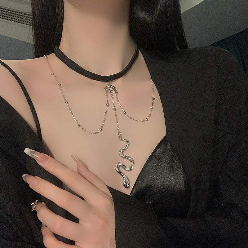 Off-White Thigh Leg Chain with Snake Tassel Elastic Band Body Jewellery for Girls and Women